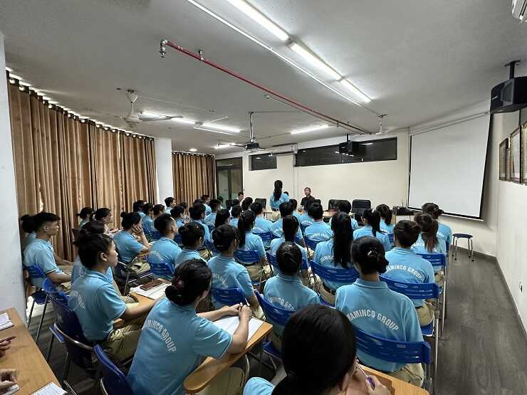 Hình ảnh buổi chia sẻ các kiến thức Nhật Bản cho học viên Traminco Group