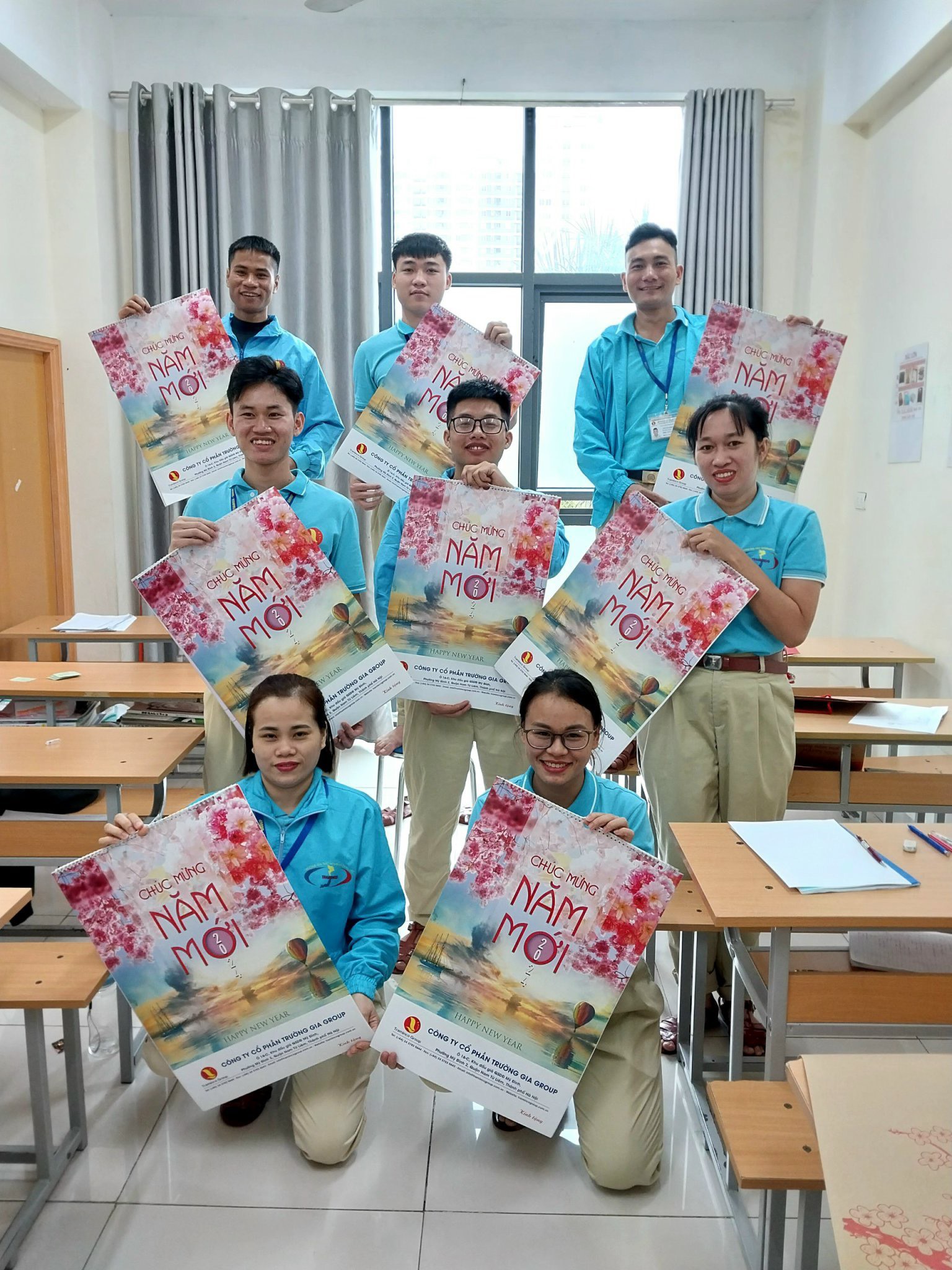 Traminco Group tặng lịch Tết cho học viên tại Trung tâm Đào tạo Traminco Group